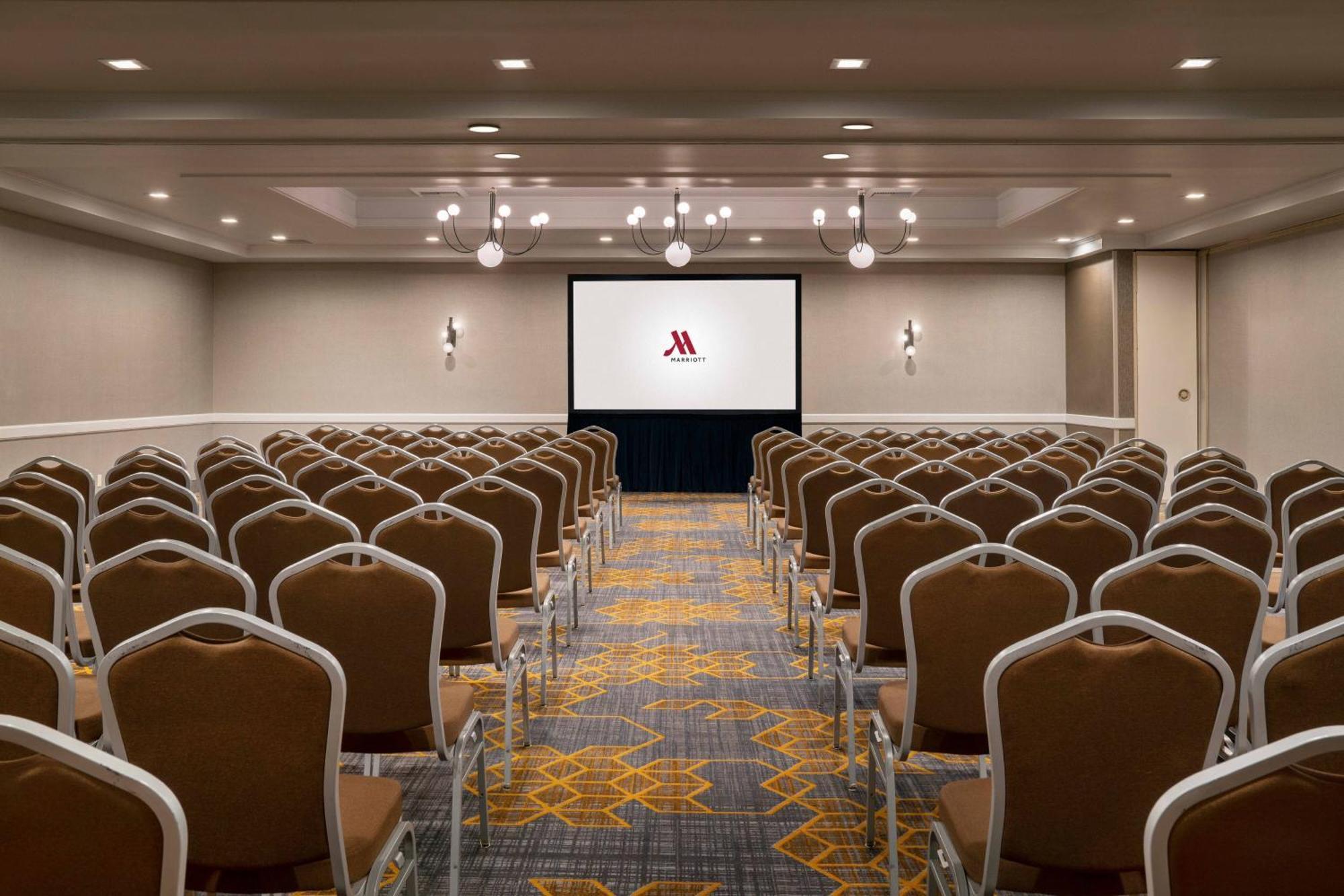 Visalia Marriott At The Convention Center Hotel Екстериор снимка