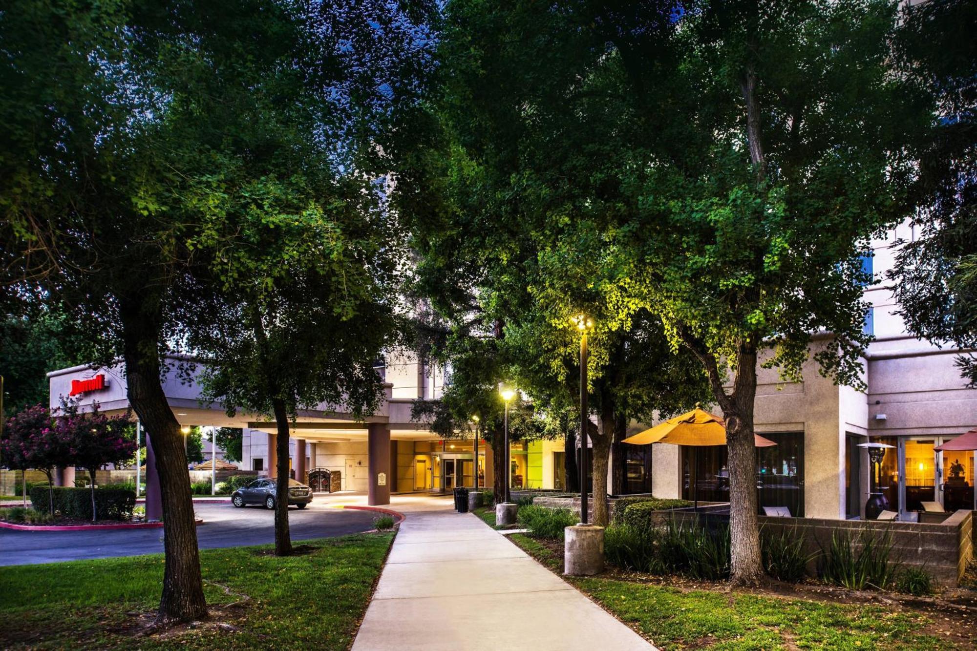 Visalia Marriott At The Convention Center Hotel Екстериор снимка