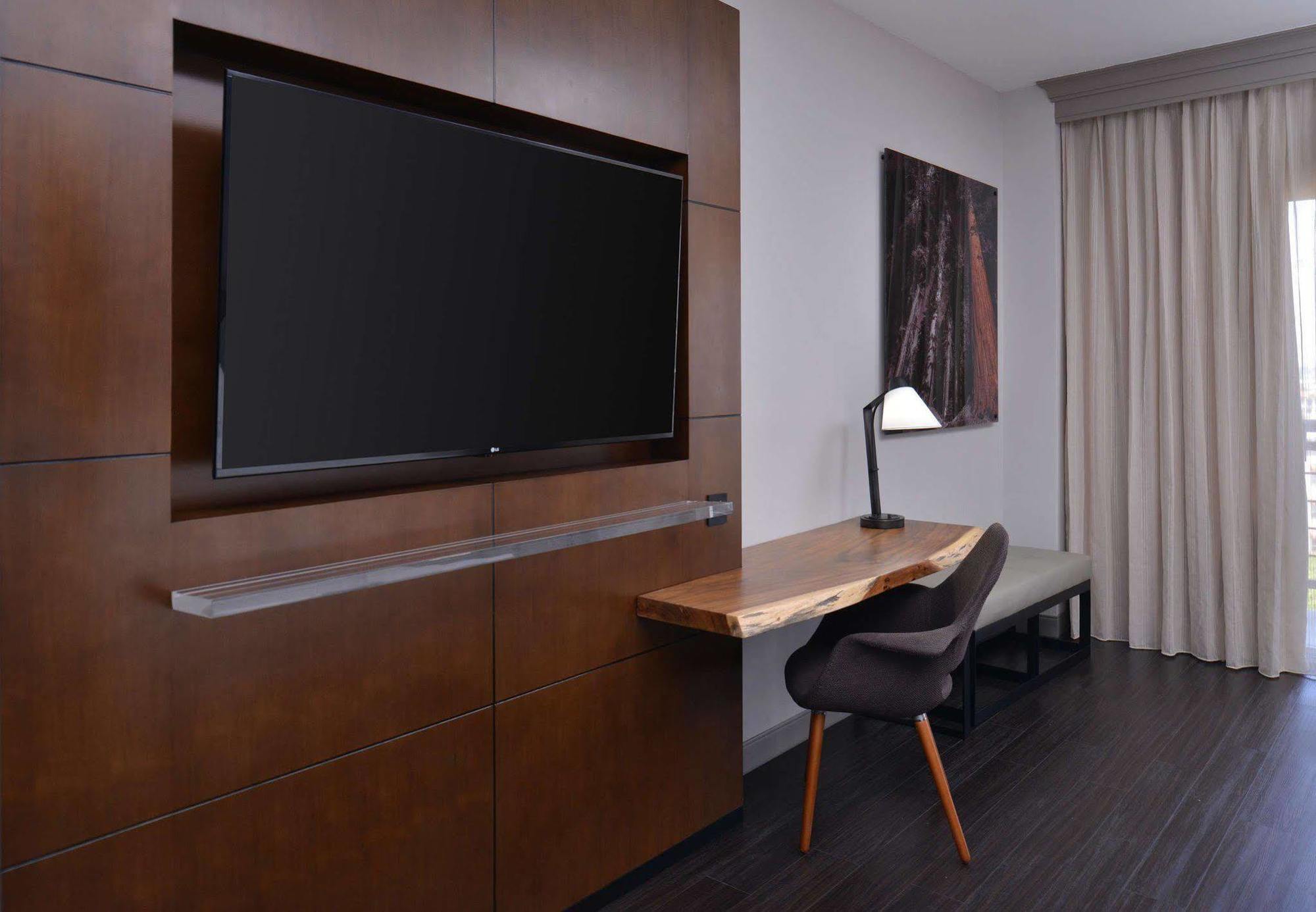 Visalia Marriott At The Convention Center Hotel Екстериор снимка